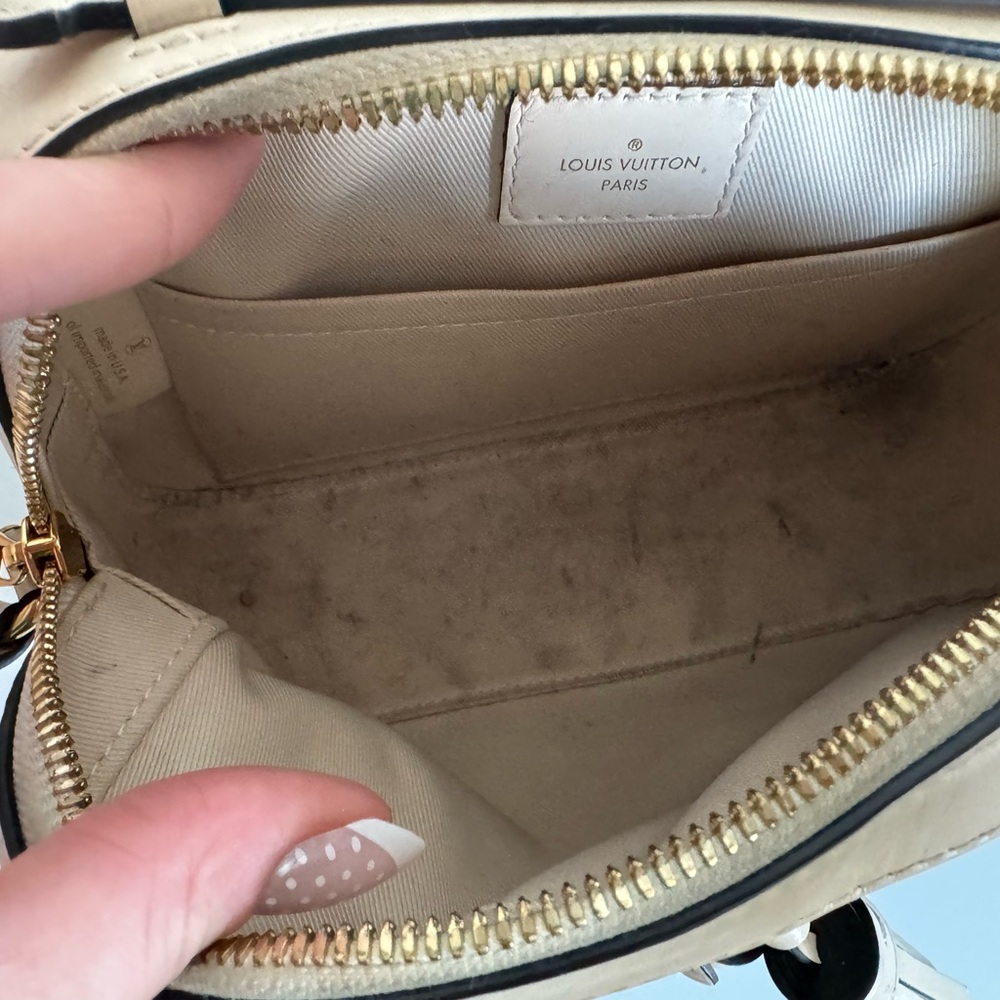 Louis Vuitton Monogram Saintonge in Creme Bag - Picture 7 of 7